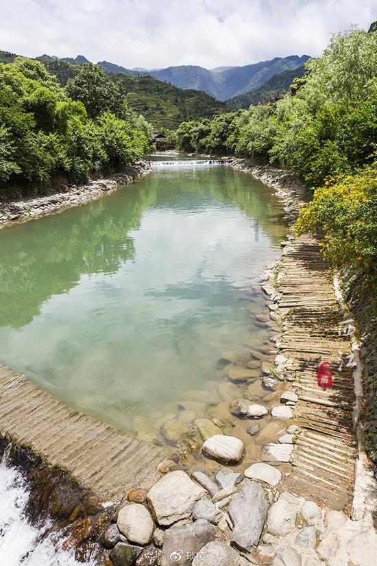 云南凉水村山体滑坡:雪天滑坡有先例,救援点用水紧张
